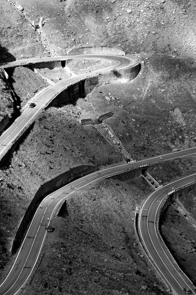 Transfagarasan B&W